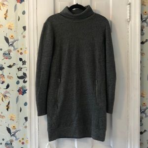 Sweater dress with pockets!